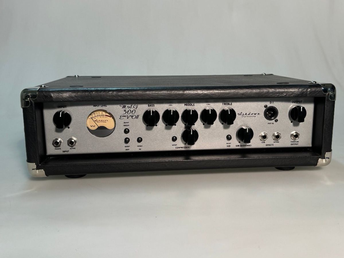 Ashdown Engineering Amplificatori: ASHDOWN MAG-300 Head / Bassverstärker – Usato da Schaffhausen venduto da outlet-music