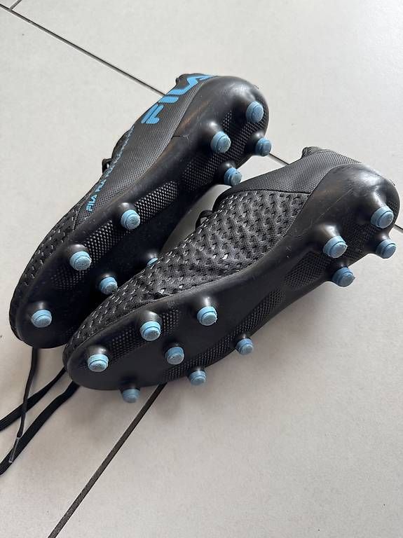 Scarpe da uomo: Fussballschuhe Gr. 40 – Usato da Zürich venduto da anjamug 2