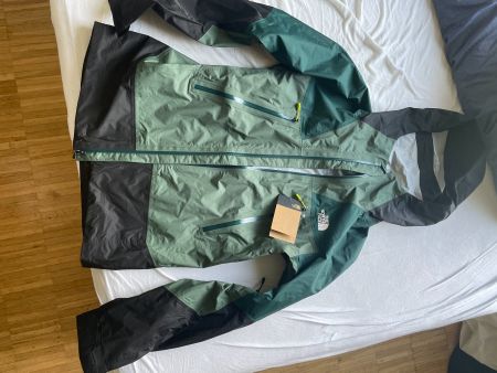 New North face jacket Signal 2.5l Dryvent (M)