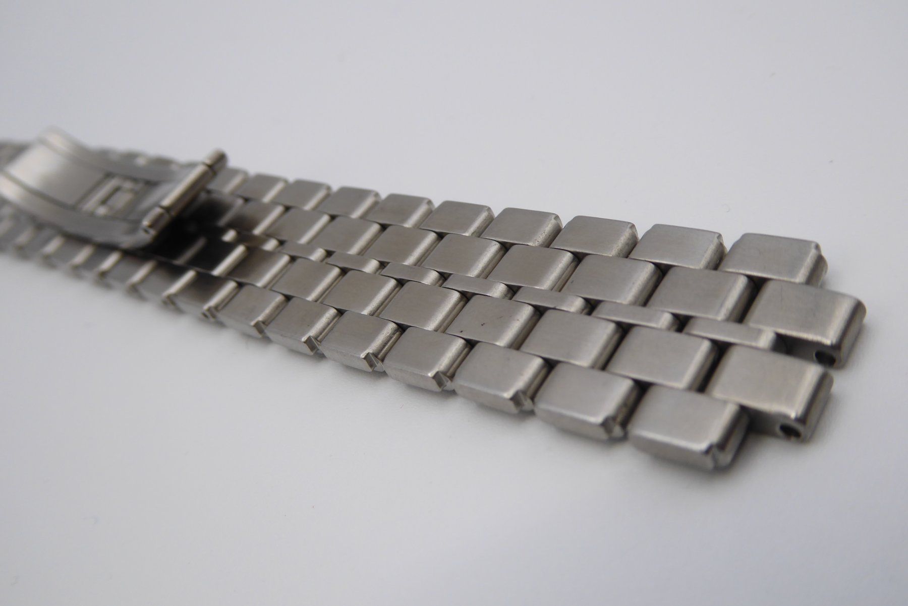 Armbänder & -reifen: Universal Geneve La Classique 862.160/113T – Gebraucht aus Geneve von adr_xk6n 3
