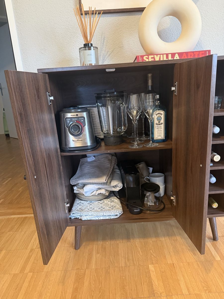 Cassettiere: Bar cabinet walnut wood with wine rack – Nuovo (secondo la descrizione) da Zürich venduto da alv_8v9b 1