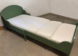 IKEA Kinderbett / Ausziehbett mit mitwachsender Matratze