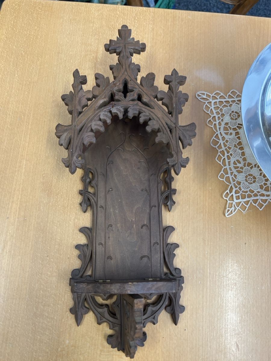 Tutte le decorazioni: Holz-Wandkonsole, geschnitzt, antik, religiös,  – Usato da Rorschach venduto da TrendyDeals
