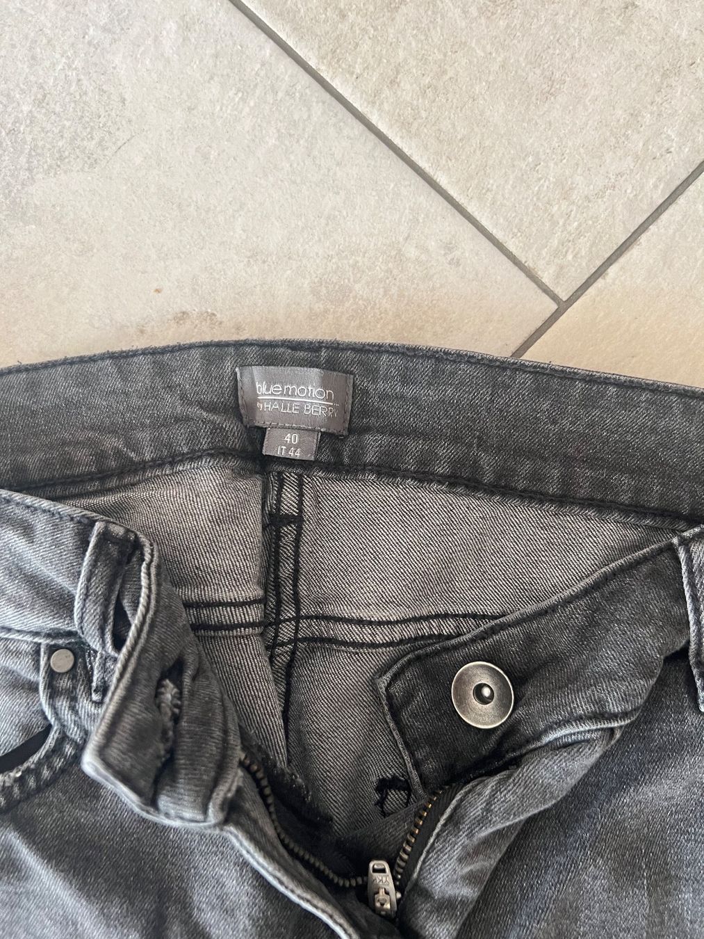 Jeans: Jeans grau/Schwarz Gr .40 neu – Neu (gemäss Beschreibung) aus Seewen SO von Muggi3 1