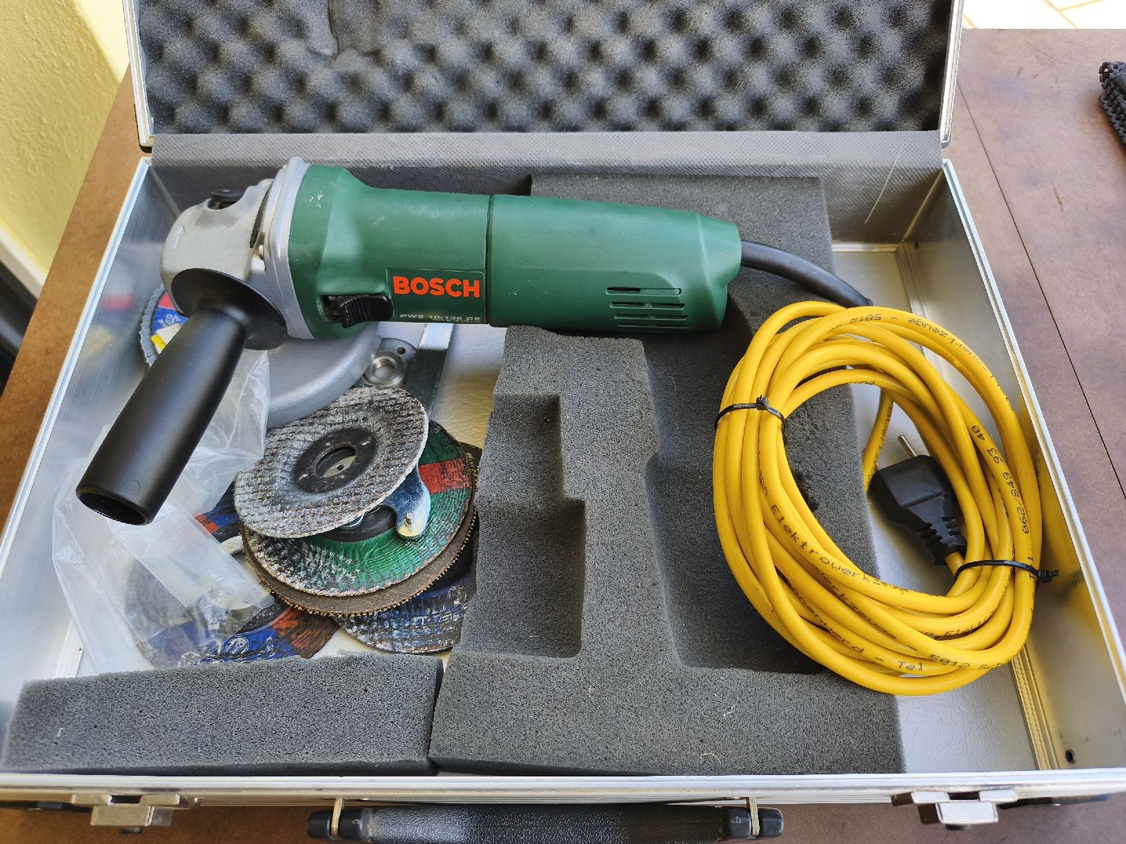 Bosch Alle Werkzeuge: Winkelschleifer BOSCH mit Koffer  – Gebraucht aus Recherswil von Sruscha58 5