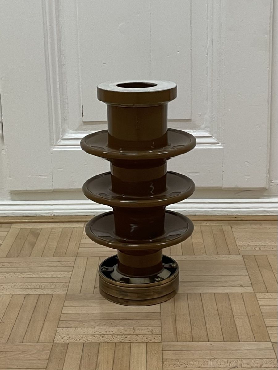 Sculture & Statue: Vintage Starkstrom Isolator auf Messing Sockel Kunst Objekt – Usato da Zürich venduto da Vintagewiesel 1