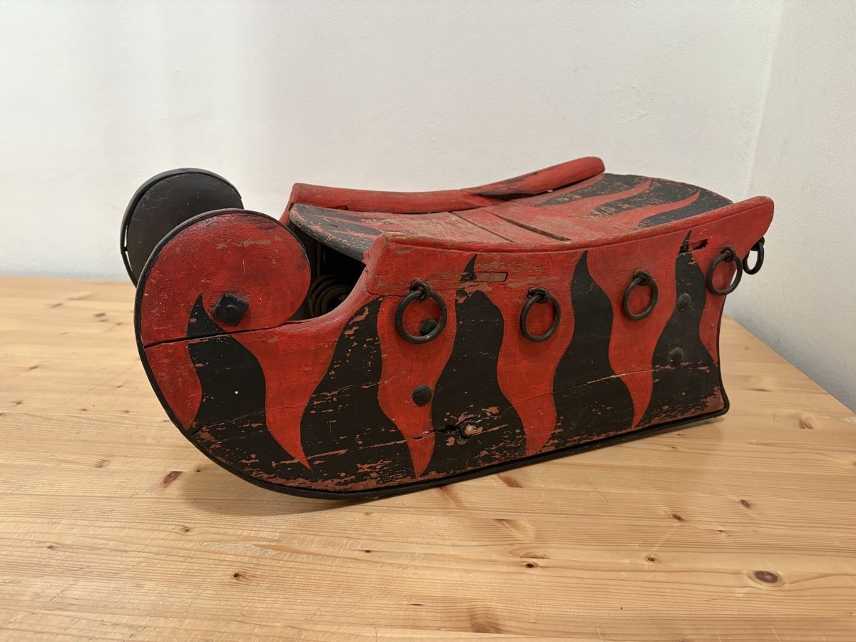 Tutte le decorazioni: antiker Holzschlitten / Transport Schlitten – Usato da Rümlang venduto da resale35