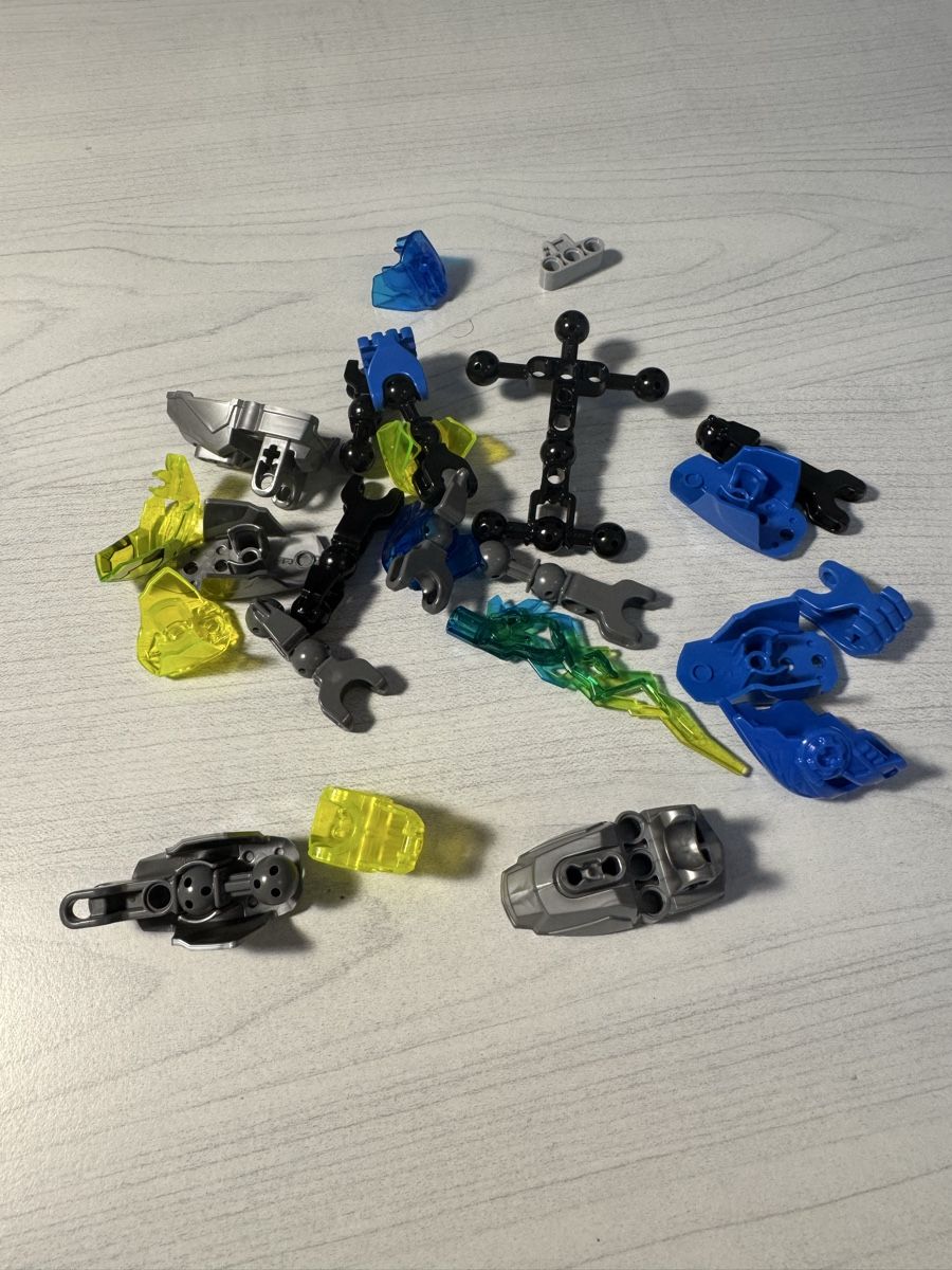 Lego Spielzeuge: Lego Hero Factory Konvoult – Gebraucht aus Langnau i. E. von nic_dh5j