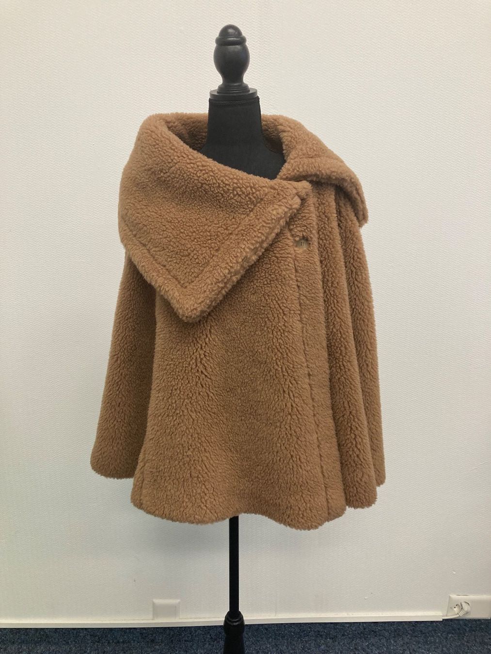 Giacche: Max Mara, Teddy Jacke/Cape, Kamelhaar, Camel, Grösse S/M – Nuovo (secondo la descrizione) da Dübendorf venduto da Blueprint1