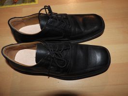 Neues elegante schwarze Leder-Schnürschuhe Gr. 42