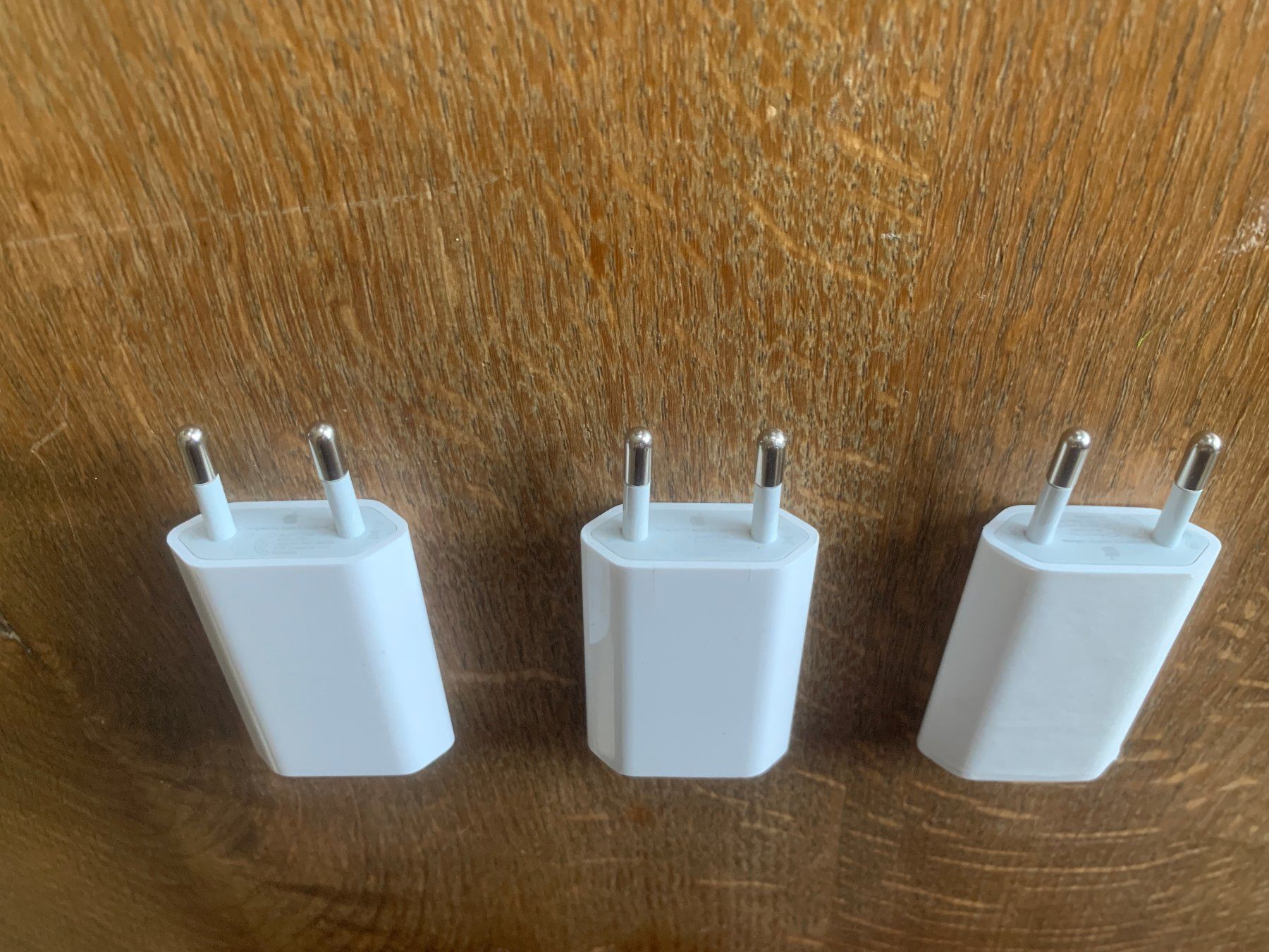 Apple Caricabatterie: Apple chargeurs USB – Nuovo (secondo la descrizione) da Chardonne venduto da 245308 2