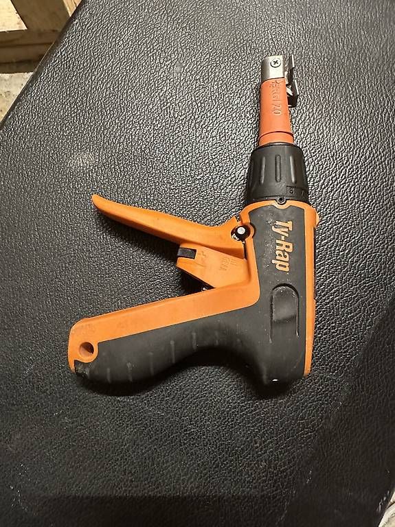 Greifer: Pince a serrer collier et colson  réglable  – Gebraucht aus ecublens von Panter34