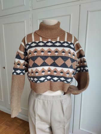 Cropped Patterned Knit Sweater, Cosy Turtleneck