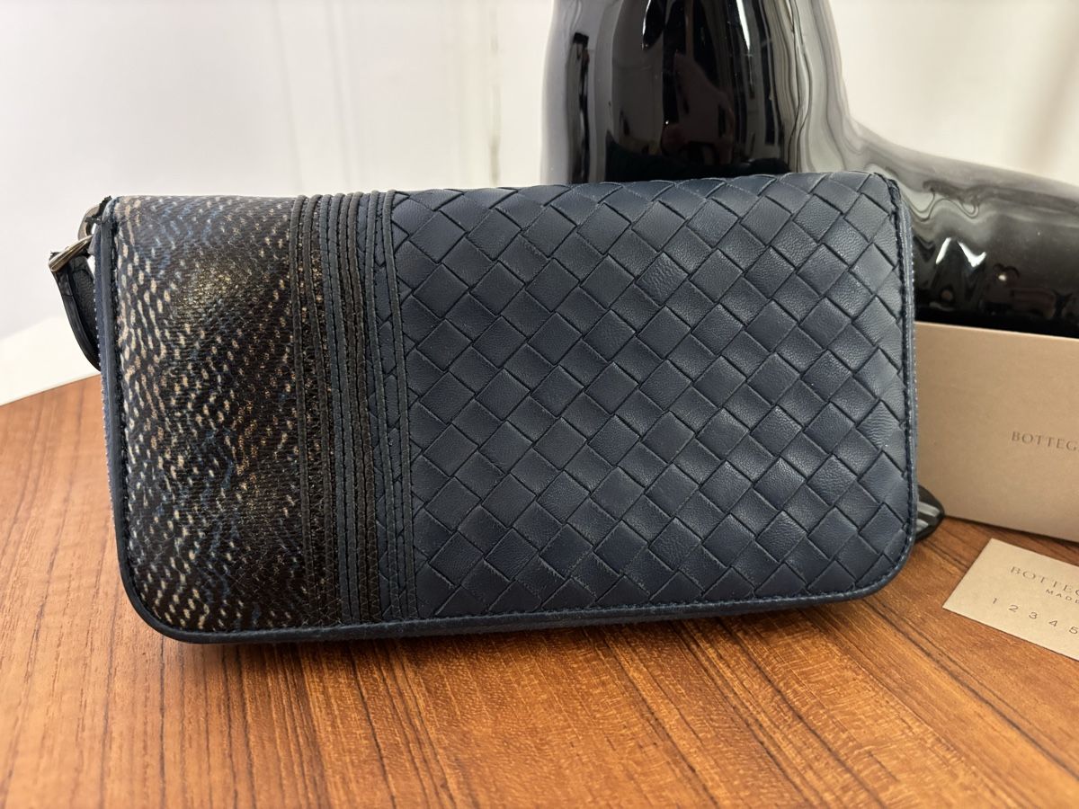Bottega Veneta Portafogli: NP950frs! Bottega Veneta Wallet Intrecciato Navy Python – Nuovo (secondo la descrizione) da Winterthur venduto da Atelier.W.Maison 1