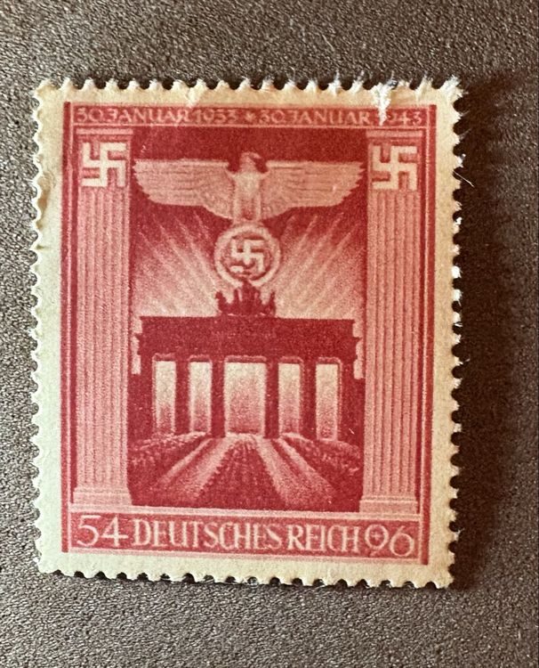 Allemagne Ddr Circa 1950 : Timbre-poste Allemand Gdr Montrant Deux Timbres-poste Historiques Sur