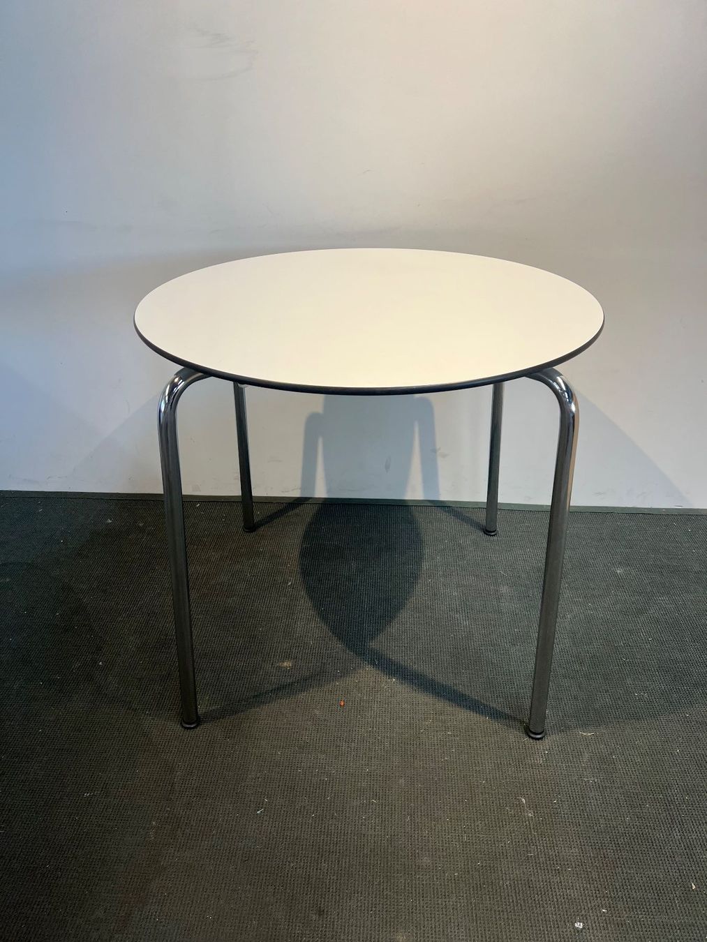 Vitra Tische: 003 VITRA Hal Designertisch – Gebraucht aus Wangen an der Aare von TBYN