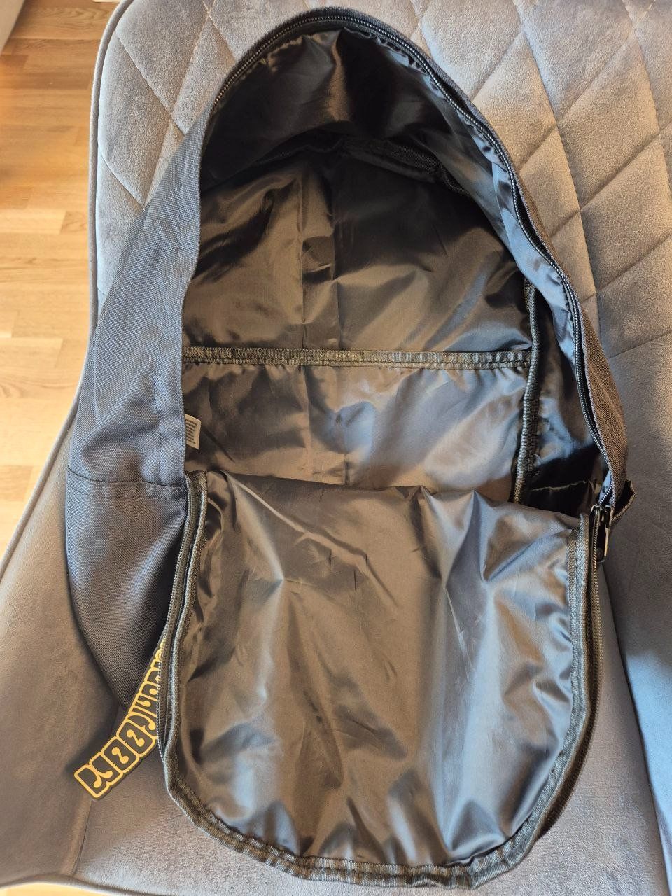 Zaini: Neuer Mushroom Rucksack mit Notebook Fach – Nuovo (secondo la descrizione) da Dübendorf venduto da Alessandro-DG 3