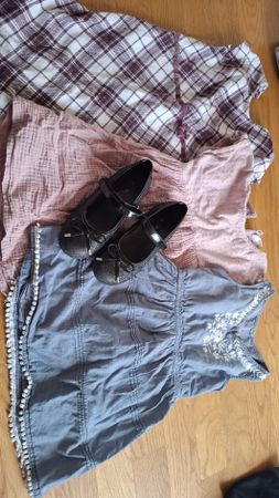 Sommer Set: 3 Kleider Gr.110 + Schuhe Gr.30.Top Zustand