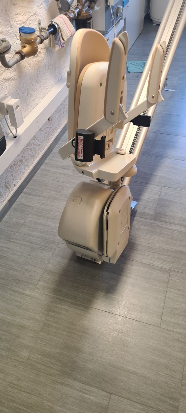 Escaliers: Treppenlift Acorn 130 Superglide – D'occasion à Rorschacherberg par nudi59 9
