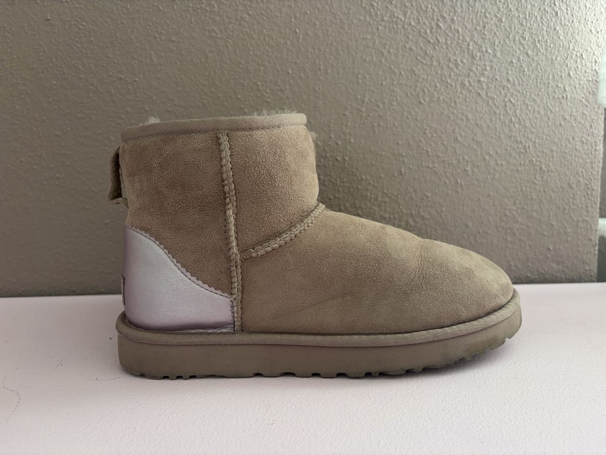 Ugg Chaussures femmes: UGG Schuhe altrosa – D'occasion à Vordemwald par ste_g86z