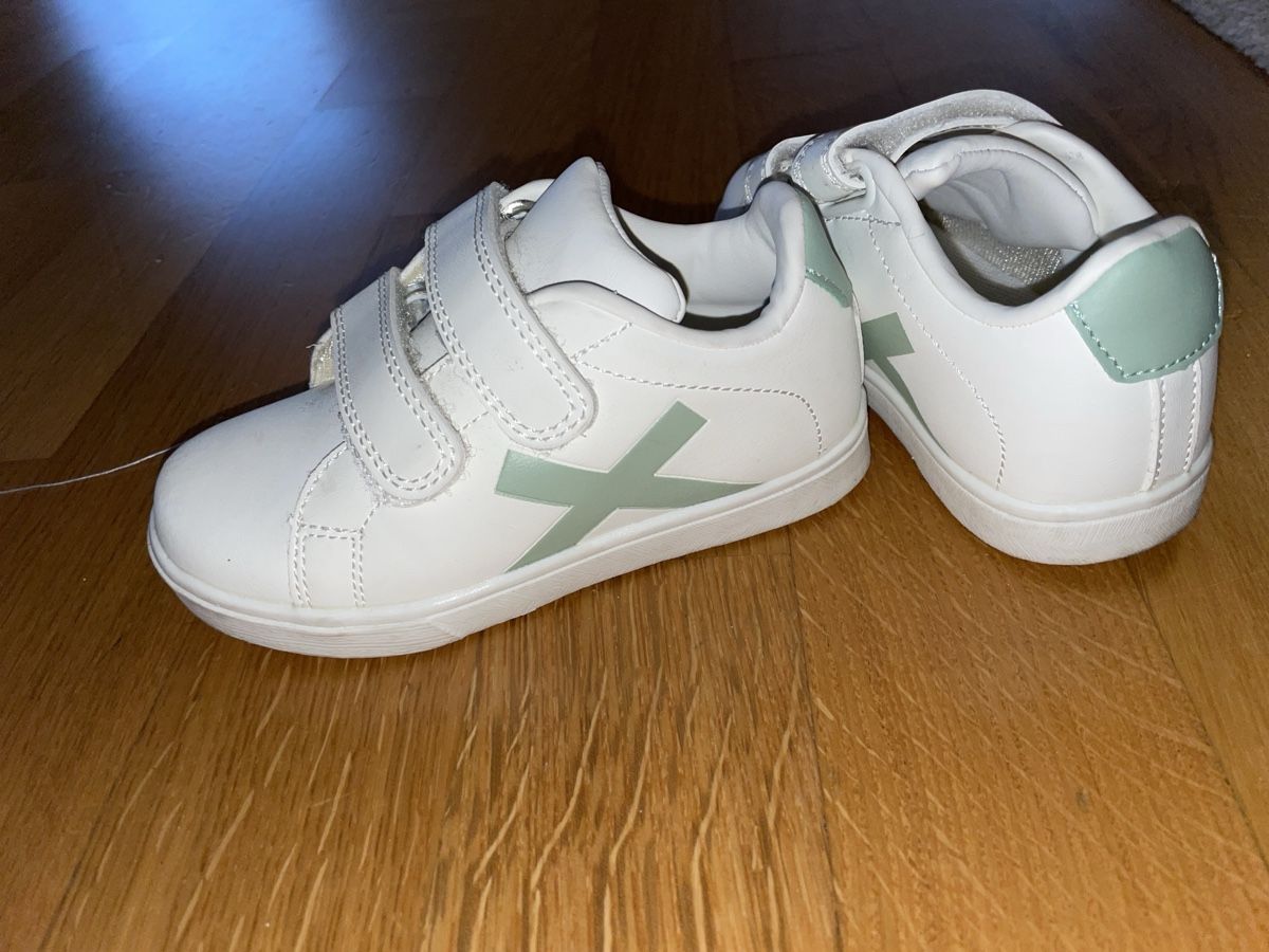 Scarpe per ragazzi: Schuhe Grösse 22 – Usato da Rotkreuz venduto da Rajah 1
