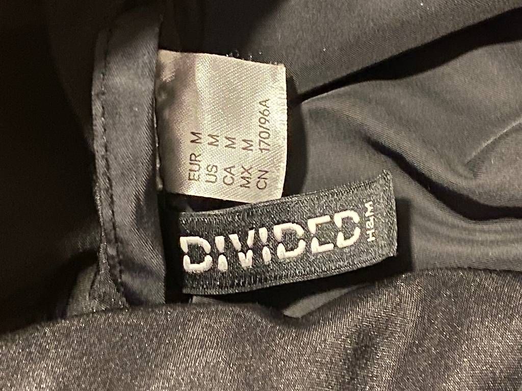 H&M Giacche: HM Jacke mit Kaputze – Usato da küssnacht am rigi venduto da Daot 1