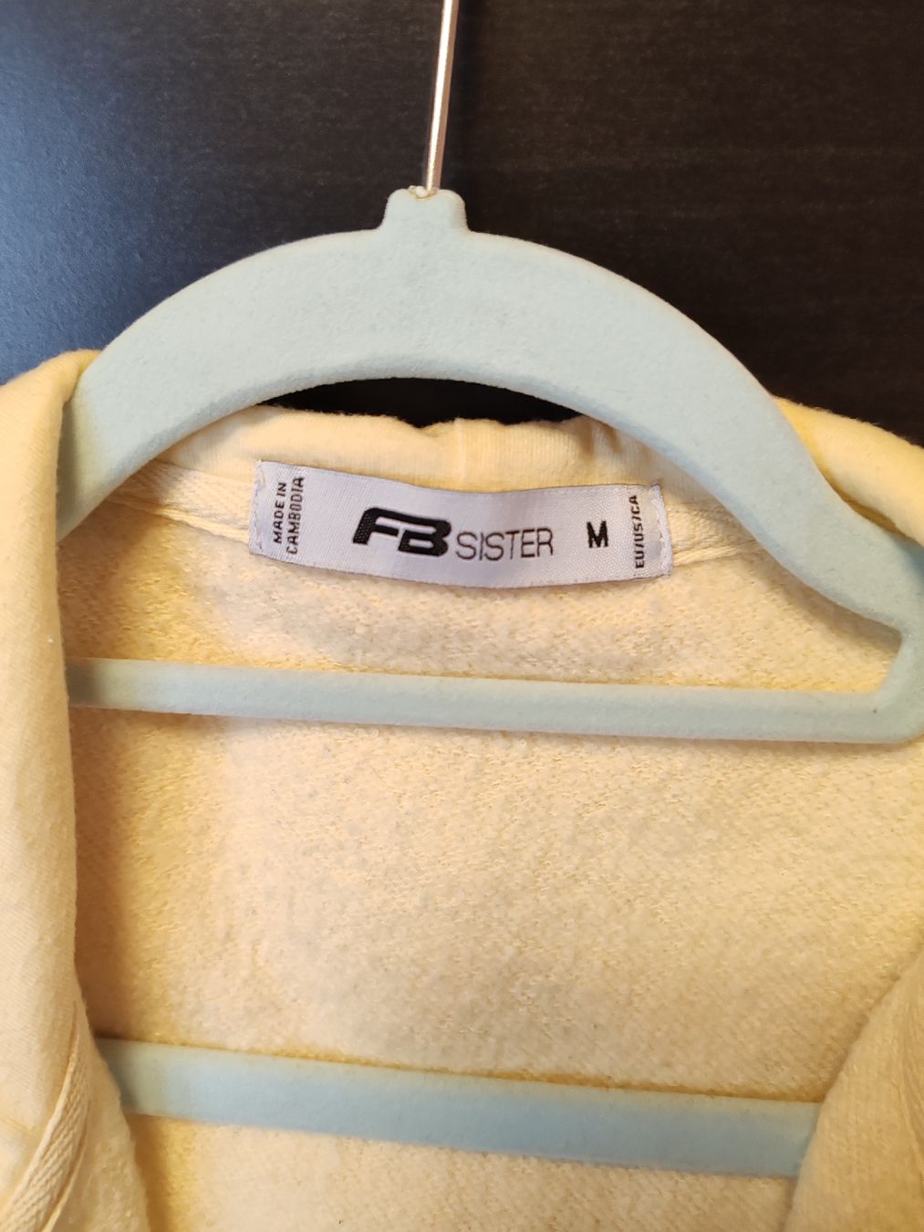 Kleiderpakete: 2x FB Sister Kapuzenpullover Hoodies Gr. M – Gebraucht aus Untervaz von DoniWii1985 3