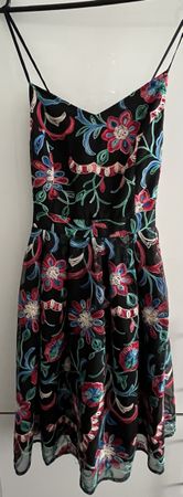 Kleid Only schwarz mit Blumenstickerei Gr. 38