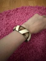Armreif beige-braun gemustert mit weissen Segmenten guter Zu
