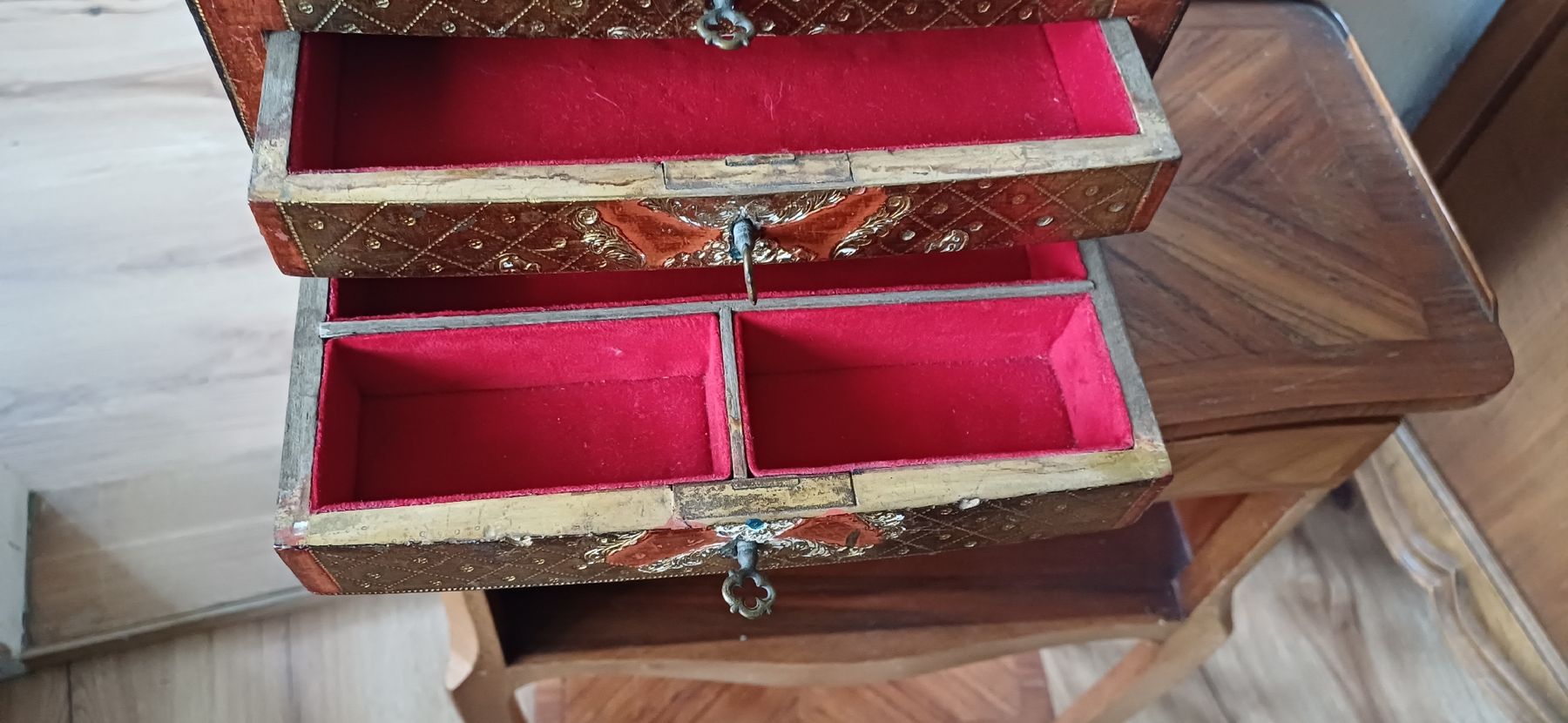 Cassapanche: Alte Florentiner Schmuckschatulle – Usato da Flawil venduto da Pinkmalibu 3