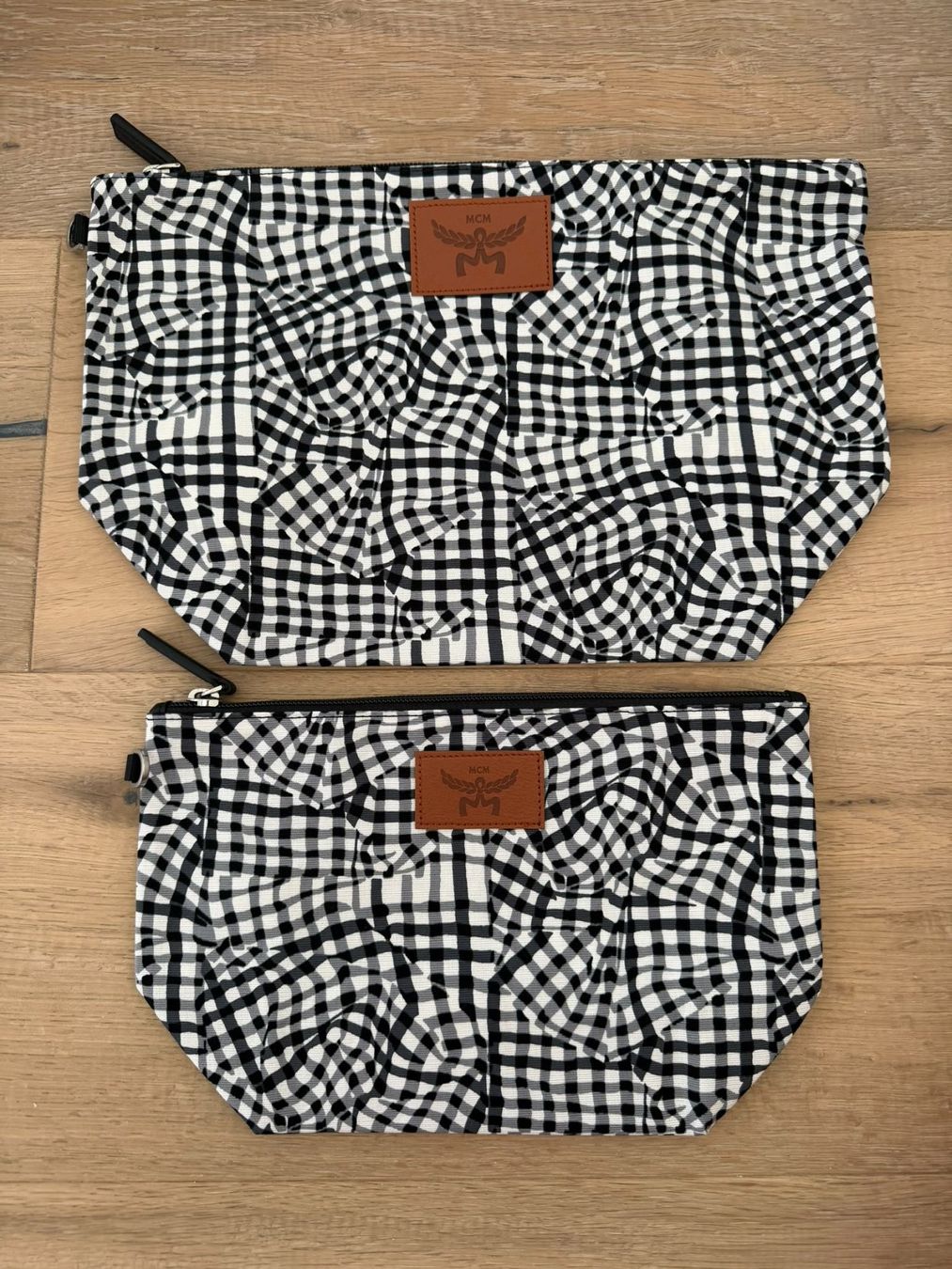 Mcm Custodie per cosmetici: Set 2 Original Neu MCM Nessesairs – Nuovo e nell'imballaggio originale da Wangen SZ venduto da Rol_20