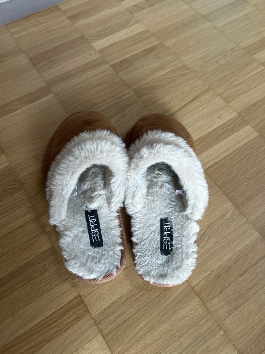 Bekleidung: Hausschuhe Esprit Grösse 37 – Gebraucht aus Maur von Cambrino 1