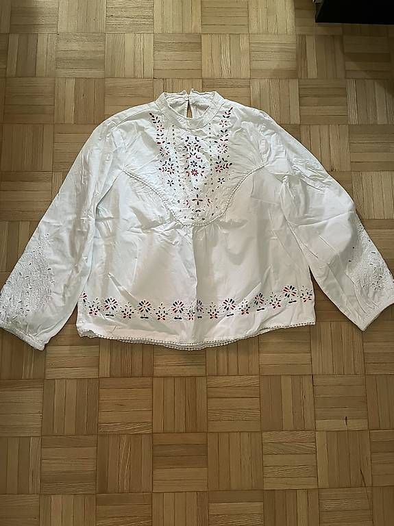 Blusen: Bluse weiss bestickt Grösse S – Gebraucht aus Zürich von rit_g825