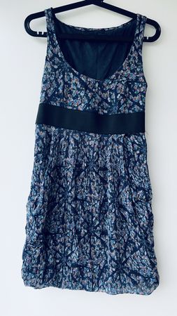 Robe Zara Basic fleurie, idéale pour l'été - Taille XS