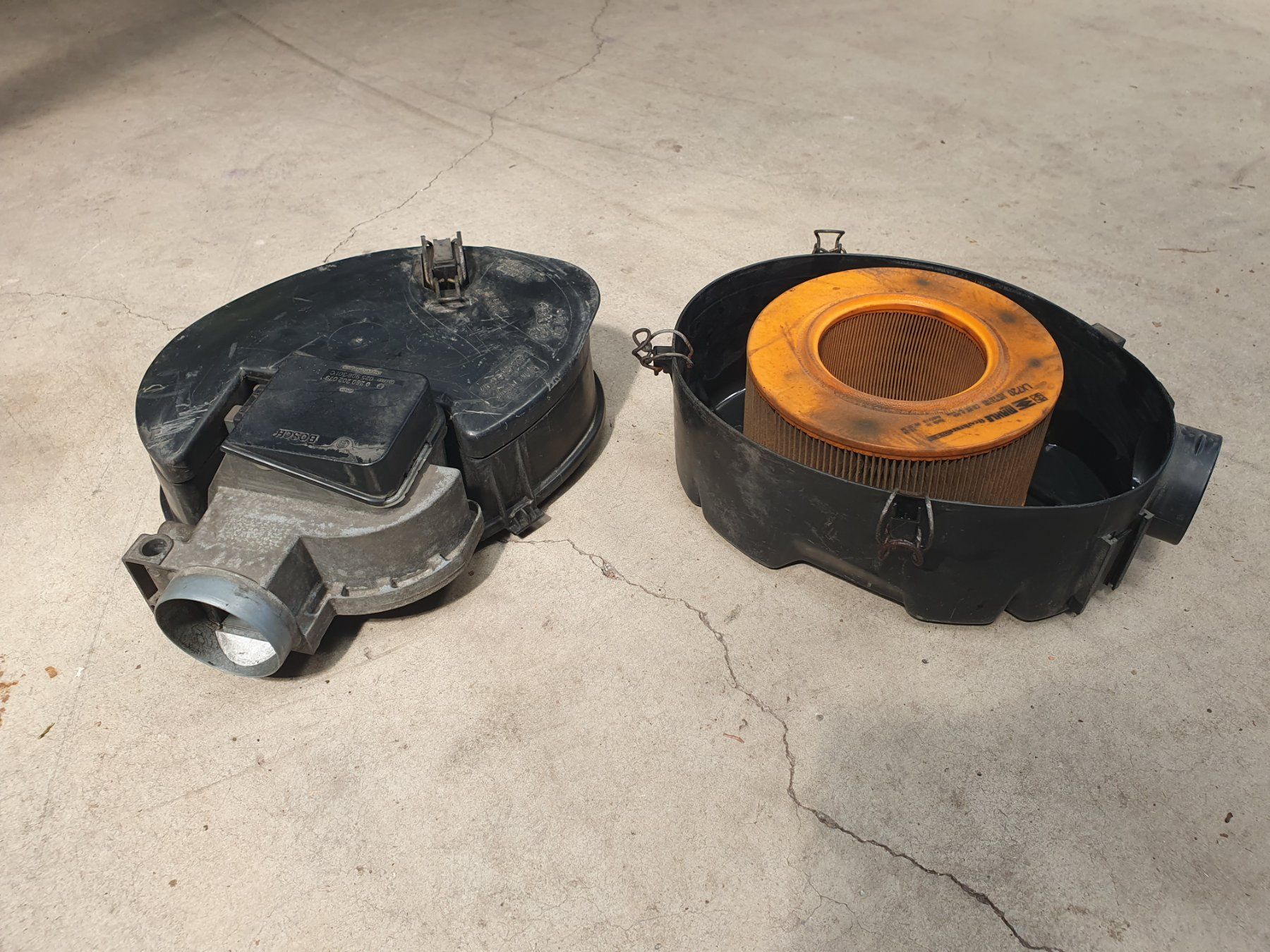 Volkswagen Tutti pezzi di ricambio auto: Luftfilter mit Luftmengenmesser/Luftmassenmesser VW Bus T 3 – Usato da Schönenberg ZH venduto da Technmech 3