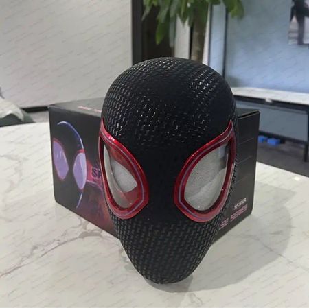 Spider-Man Miles Morales Maske mit Led und Augensteuerung