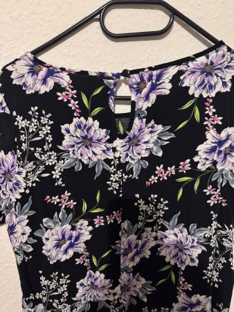 Sommer Blumenkleid Gr. L - Perfekt für warme Tage!🌸☀️👗