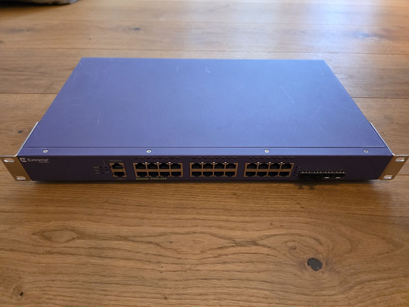 Hub & Switch: Extreme Networks Summit X430-24p Switch – Usato da Sevelen venduto da Mister.X