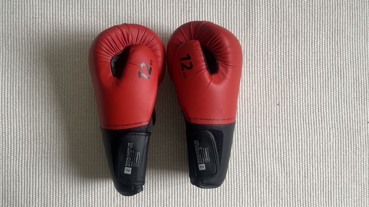 Guanti & manicotti: Boxing gloves Outshock 12oz – Usato da Zürich venduto da AnnaM_