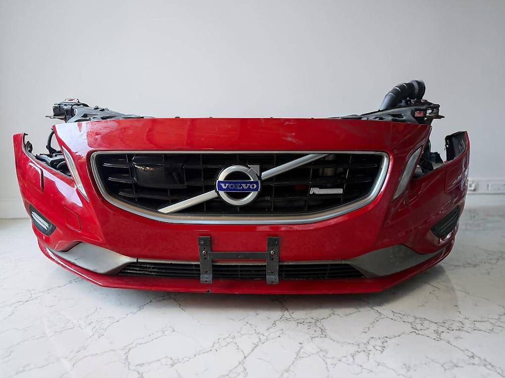 Automobili: Volvo V60 2010 - 2014 Frontpaket – Usato da Safenwil venduto da Optimec_GmbH