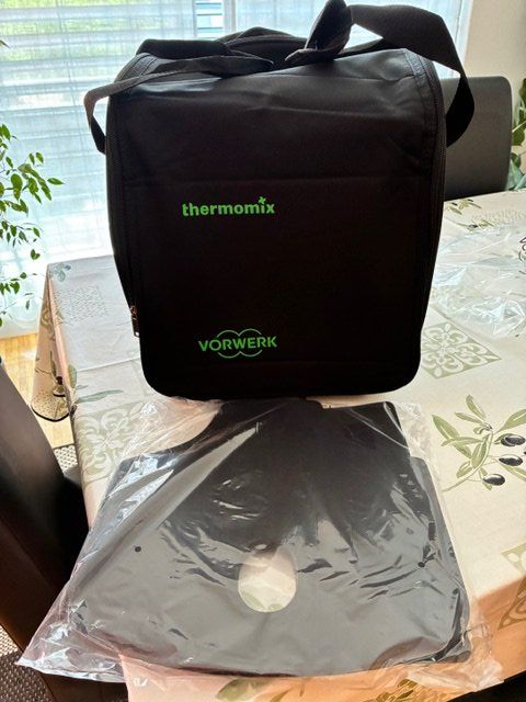Thermomix Appareils de cuisine: TM6 avec beaucoup d'accessoires. – D'occasion à Avenches par xavix1977 1