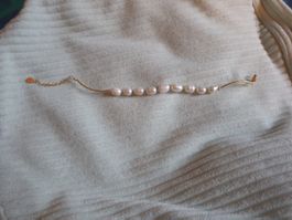 Armband aus Perlen