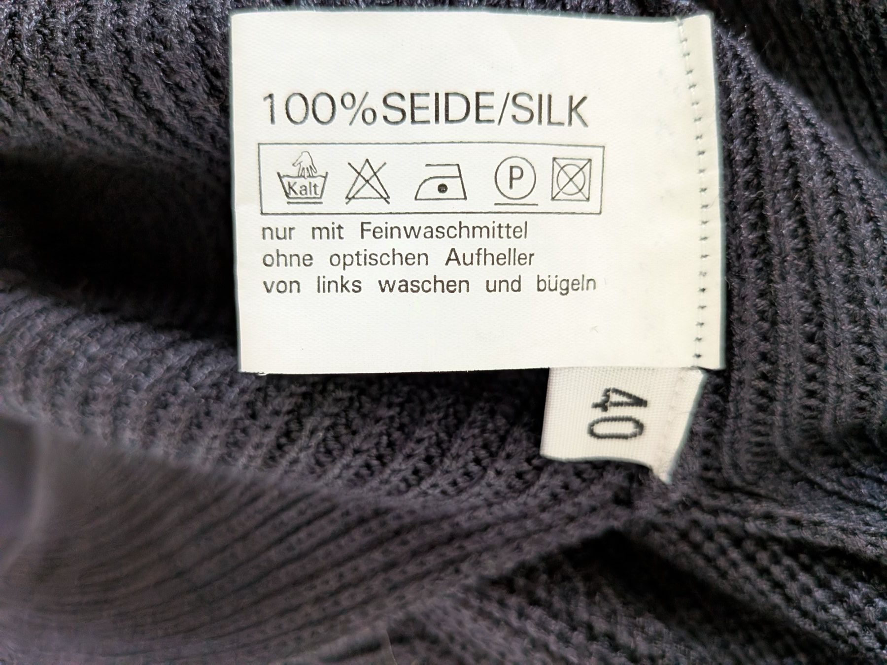 Pulls & Sweat-shirts: Seidenpullover dunkelblau Gr. 40 – D'occasion à Emmen par magelan 4