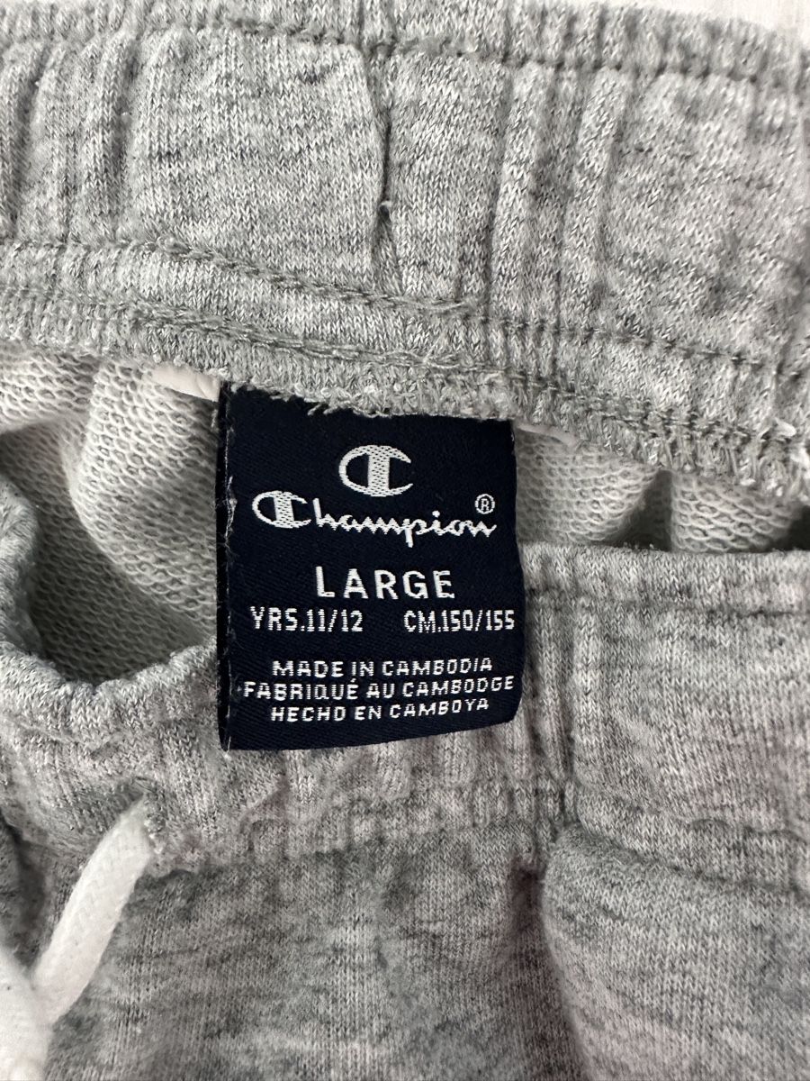 Champion Hosen: Shorts Champion grau  – Gebraucht aus Oberurnen von nes_8xqt 2