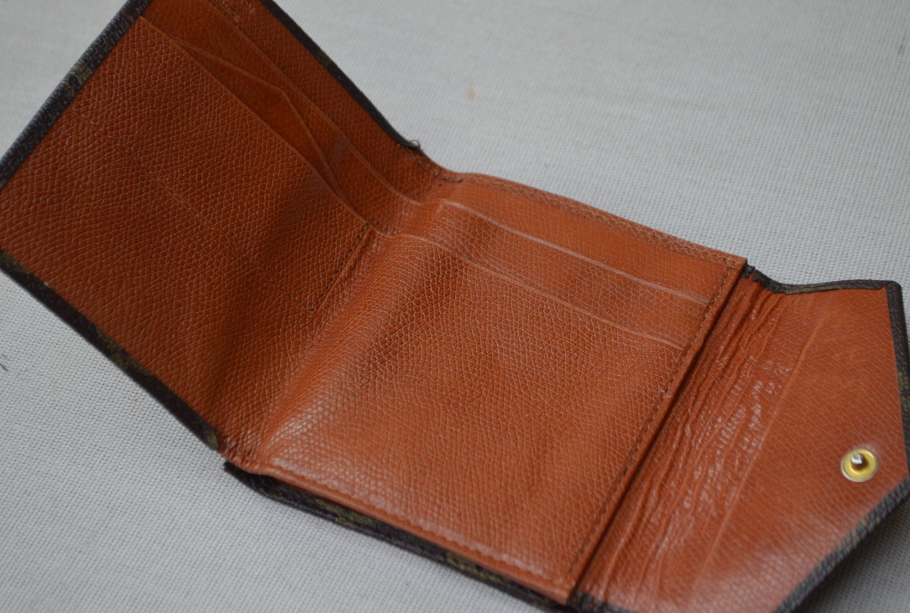 Louis Vuitton Portefeuilles: Louis Vuitton Portefeuille – Défectueux à Collonges par arashee 5