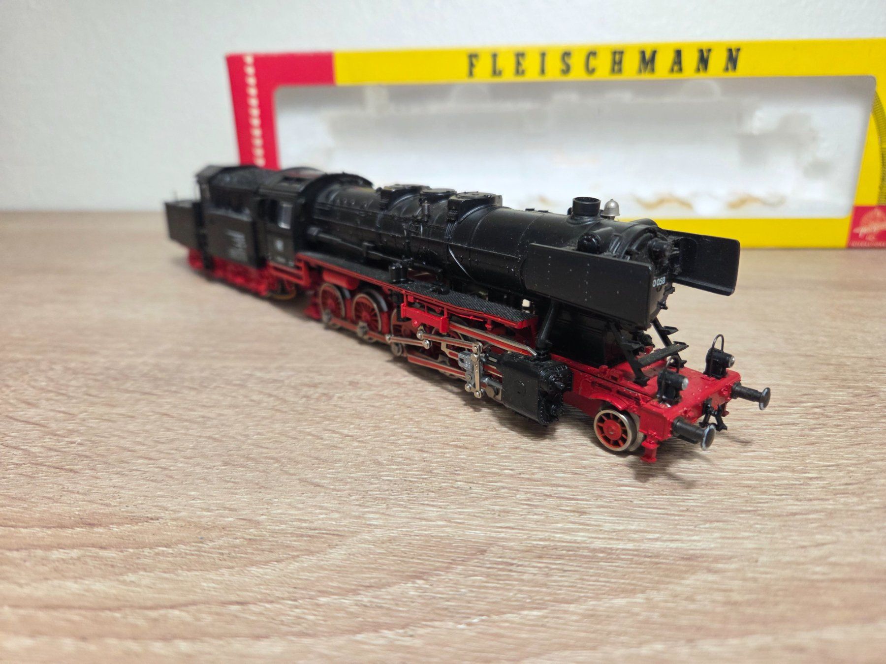 Fleischmann Modellini di ferrovie: Fleischmann 4363 Dampflok BR 50 DB H0 – Usato da St-Aubin-Sauges venduto da Lo_Go 2