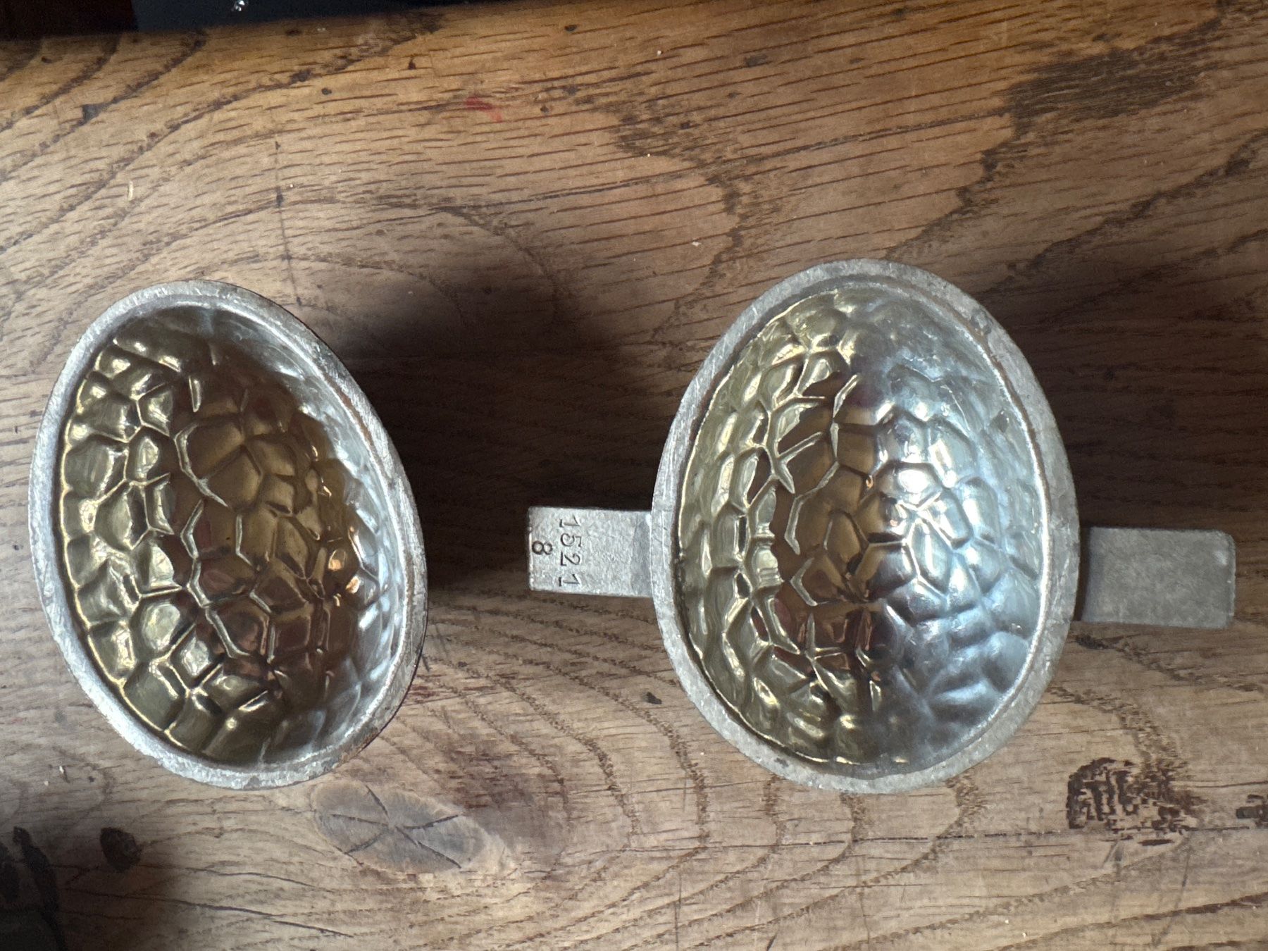 Teglie da forno: 2x1/2 Moule chocolat schokoladenform œuf 9cm – Usato da Lajoux JU venduto da Briard0 1