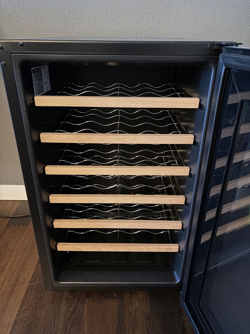 Kühlschrank: Weinkühlschrank, Weinschrank – Gebraucht aus Zug von Magic2001 2