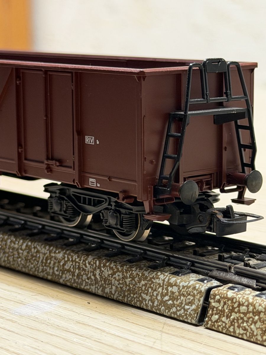 Rivarossi Modellini di ferrovie: Rivarossi Güterwagen HO – Usato da Herzogenbuchsee venduto da ioa_zcm6 1