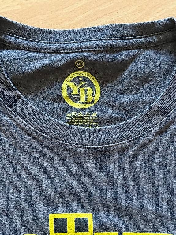 Hemden, T-Shirts & Polos: YB T-Shirt, Grösse 140 – Gebraucht aus Bern von gugga_73 1